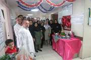 رئیس مرکزآموزشی درمانی ضیائیان به همراه گروه خیریه هیوی و رنگین کمان از کودکان بیمار این بیمارستان عیادت کردند